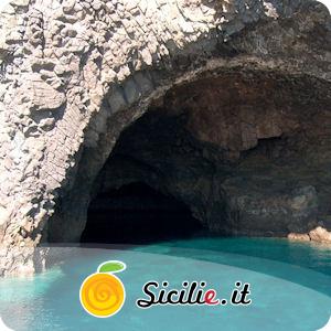 Filicudi - Grotta del Bue Marino.jpg