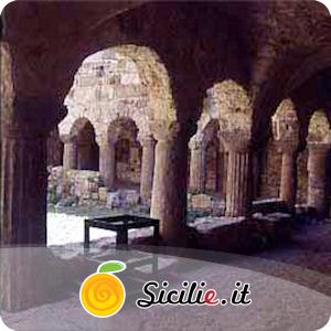 Lipari - Chiostro del Monsatero Normanno.jpg